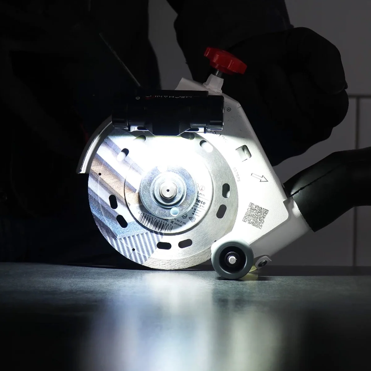 Mechanic FireFLY - magnetische Taschenlampe – DISTAR – Produktbild 3